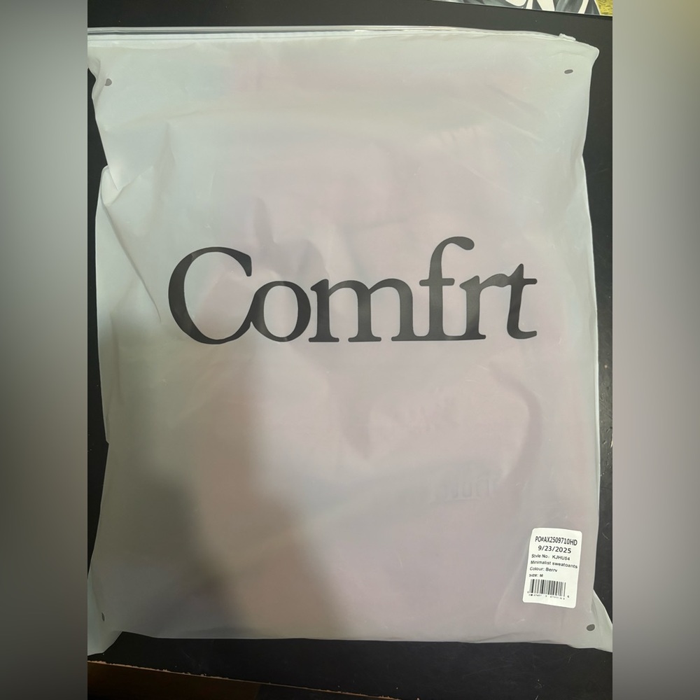 BNWT COMFRT Minimalist Sweatpants Berry Medium - Picture 4 of 5